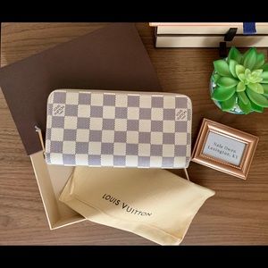 Louis Vuitton Damier Azur Full Size Zippy Wallet